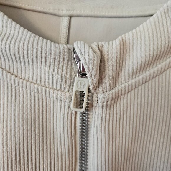 Lululemon Ribbed Softstreme Cropped Jacket Size 6 Bone - Picture 3 of 5